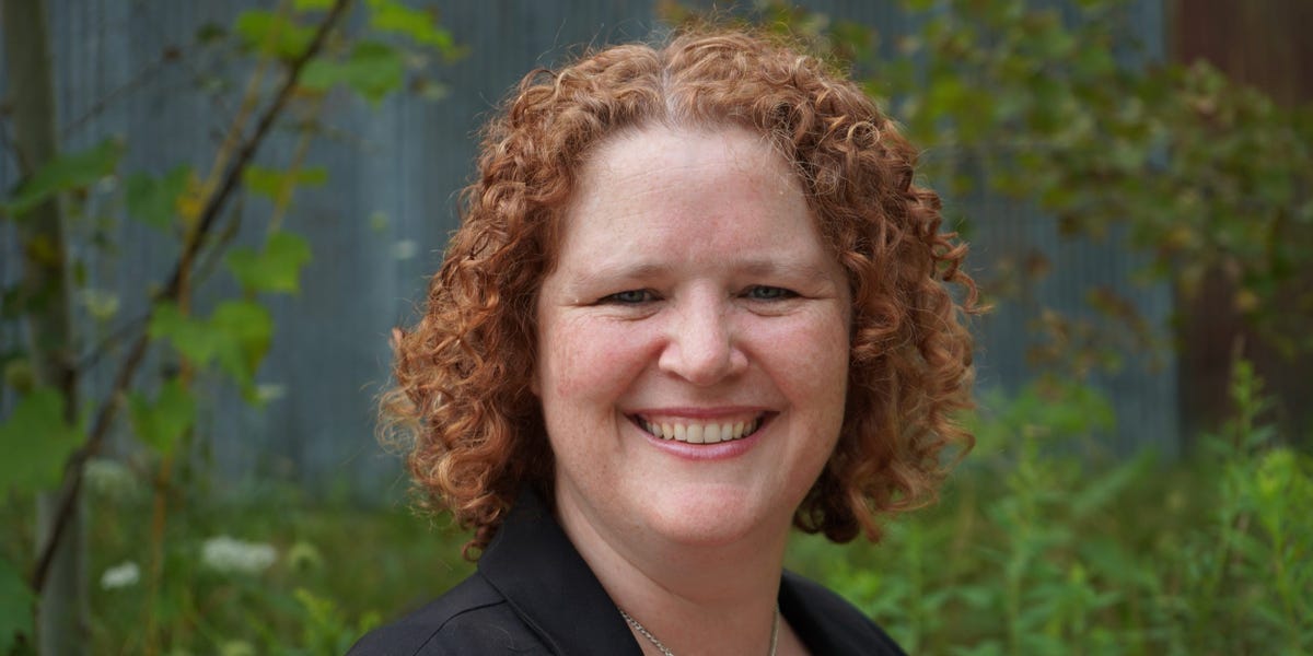 Je suis un PDG de sauce piquante qui a commandé des bouteilles en verre ordonnées pour prendre de l'avance sur les tarifs. Le stockage s'est avéré trop de maux de tête.