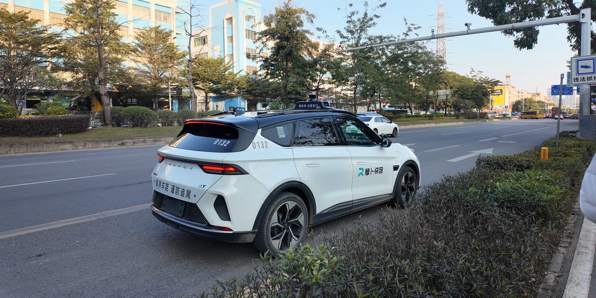 L'Apollo Go Robotaxi chinois avait une quasi-échec avec un autre véhicule, faisant intervenir un conducteur de sécurité, a déclaré Rider