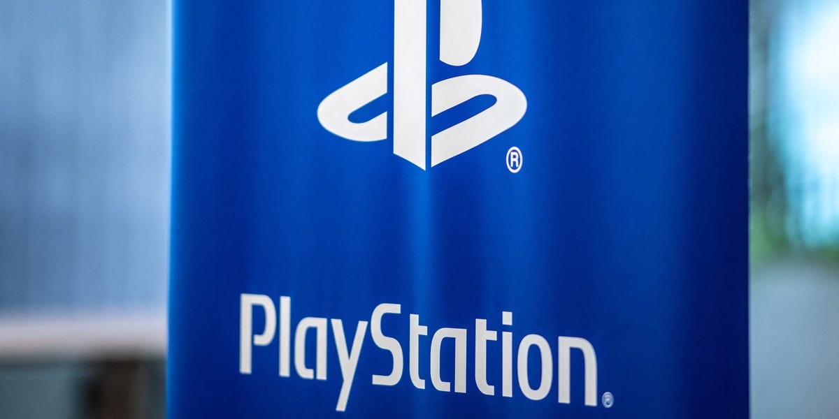 La panne mondiale de la journée de PlayStation a perturbé l'économie des jeux en ligne et a fait le coup sur le stock de Sony