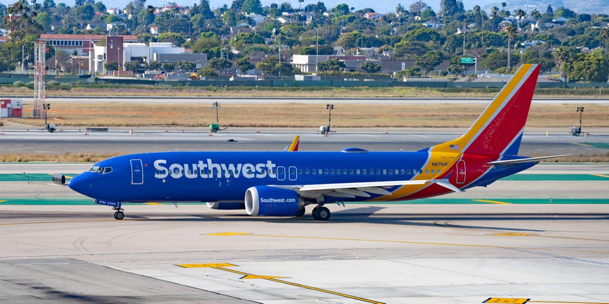 La vidéo montre Southwest Plane évitant de justesse la collision avec un jet privé, déclenchant une enquête FAA