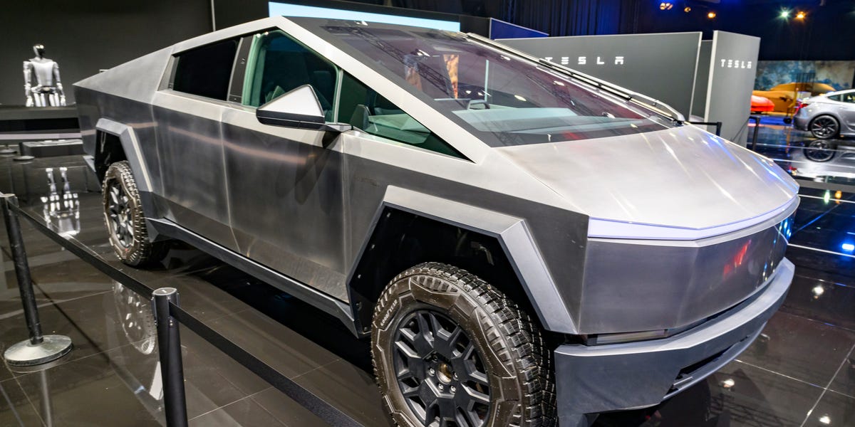 Le Département d'État prévoit d'acheter 400 millions de dollars de Teslas blindés