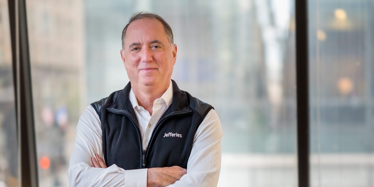 Le PDG de Jefferies slame les attaques de vitrioliques "sur la mort de Young Banker, offre un soutien au personnel junior. Lisez le mémo.