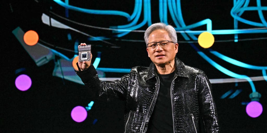 Le PDG de Nvidia dit que les modèles d'IA comme R1 de Deepseek ont ​​besoin de 100 fois plus de calcul