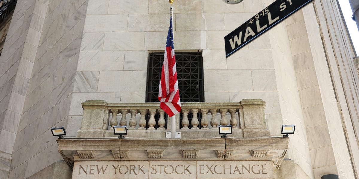 Les contrats à terme sur actions gagnent du terrain après la glissade de Wall Street de vendredi