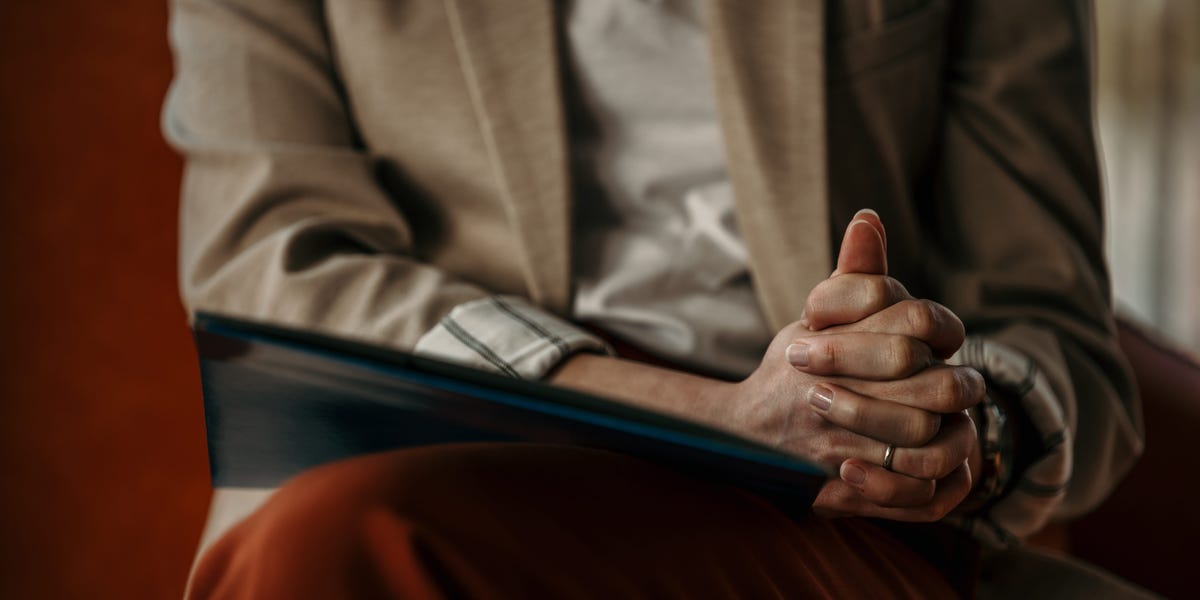 Les entreprises technologiques licenciées du personnel embauchent toujours - en particulier en IA