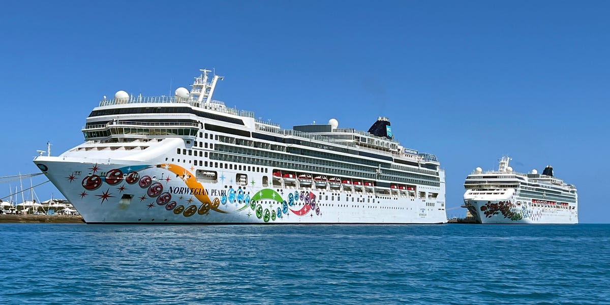 Norwegian suit le livre de jeu de navires de croisière géante de Royal Caribbean