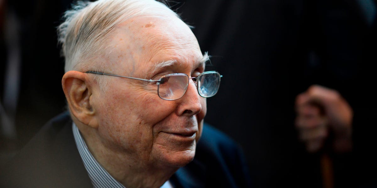 Pourquoi le célèbre investisseur Charlie Munger a dit une fois à Costco qu'il était important de «s'en tenir à notre tricot»