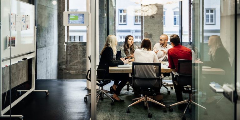 Retour au bureau? Gardez à l&rsquo;esprit ces conseils d&rsquo;étiquette en milieu de travail.