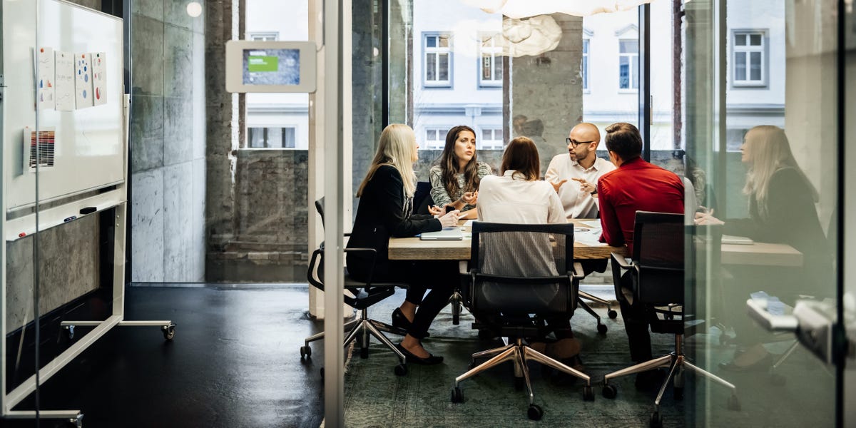 Retour au bureau? Gardez à l'esprit ces conseils d'étiquette en milieu de travail.