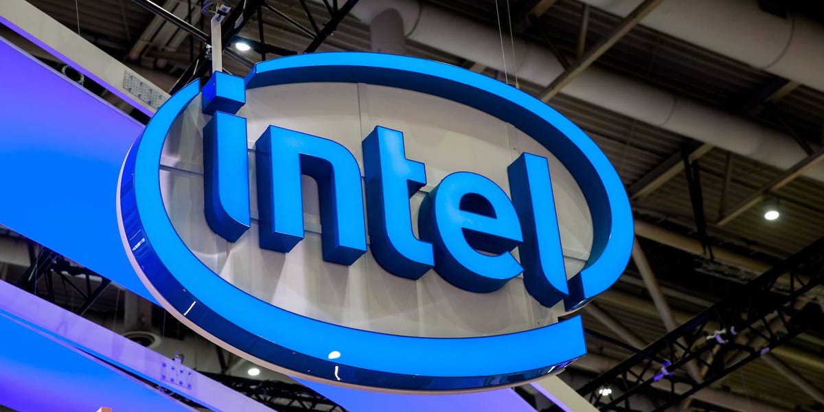 Stock du jour: Intel voit un pic de 2 jours de 12% après l'engagement américain de la fabrication de tamias de Vance