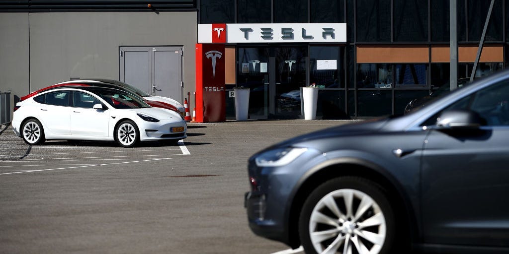 Tesla chute de 8%, tombe en dessous de 1 billion de capital-bourse, sur la plongeon des ventes de voitures européennes
