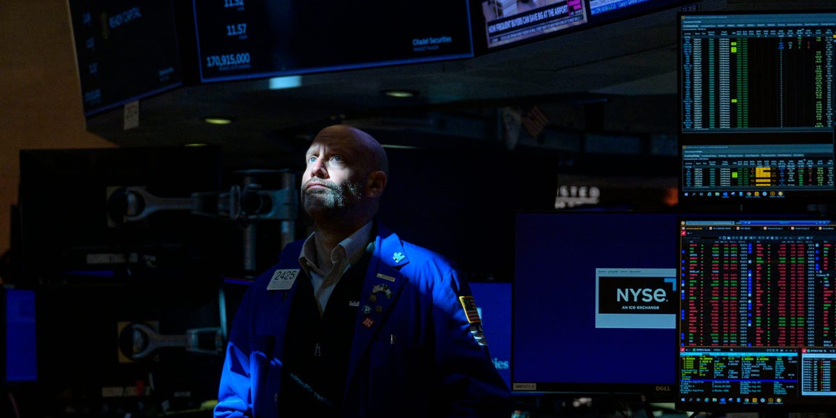 `` Tyranny des attentes élevées '': un chef d'investissement vétéran explique pourquoi il réduit tranquillement l'exposition aux actions américaines, même s'il est optimiste quant à l'économie et à l'IA