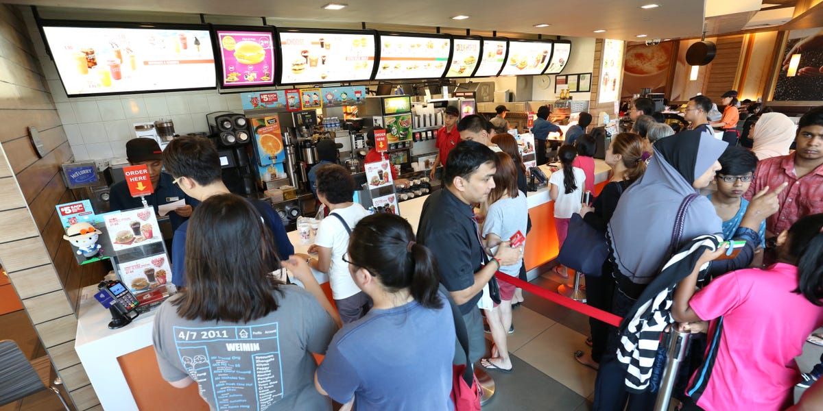McDonald's Japan a commencé une frénésie alimentaire avec Pokémon Card Happy Meals. Voici 3 autres fois que les cadeaux de la chaîne sont devenus sauvages.