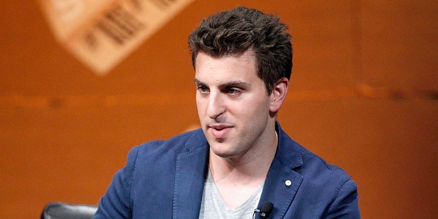 Brian Chesky dit qu'il est toujours impliqué dans l'embauche, la promotion et le licenciement de dizaines de personnes