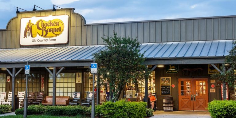 Cracker Barrel change son logo après une semaine de critiques, y compris de Trump