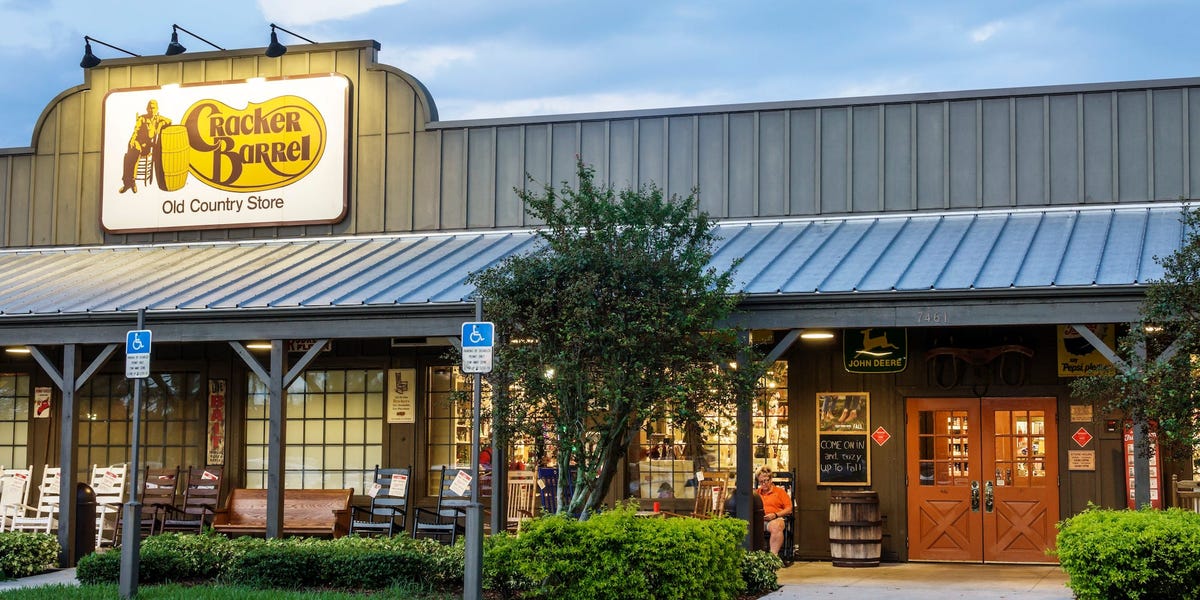 Cracker Barrel change son logo après une semaine de critiques, y compris de Trump