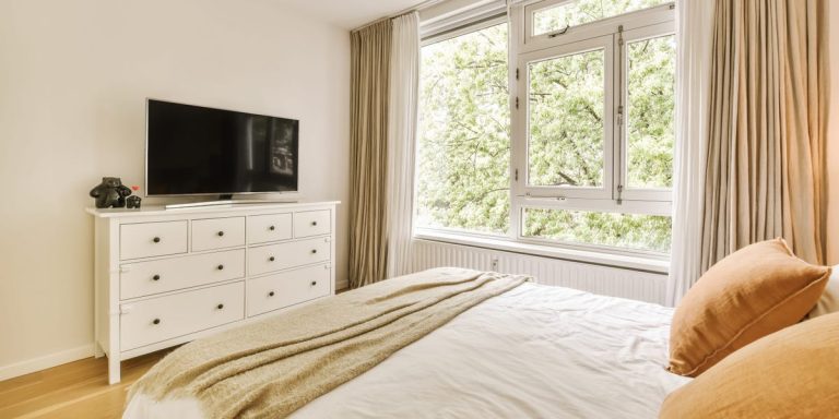 Des choses de chambre dont vous devriez vous débarrasser, des organisateurs professionnels