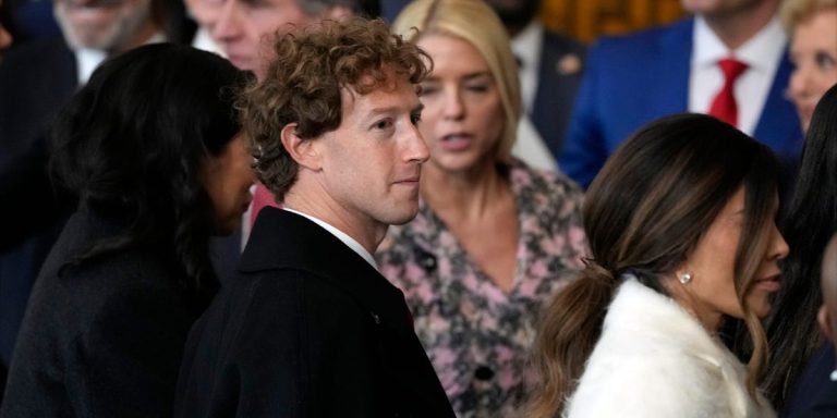 Donald Trump a une fois menacé d’emprisonner Mark Zuckerberg. Maintenant, il est son allié.