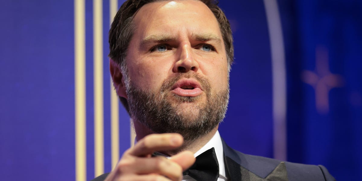 JD Vance dit que la Fed commet une «faute professionnelle monétaire», se joignant à Trump pour dénigrer la banque centrale