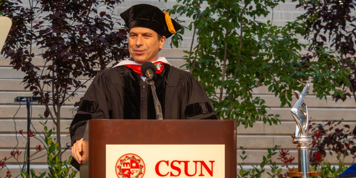 Le PDG d'Autodesk a une fois abandonné le lycée et a eu des ennuis avec la police. Ce conseil a changé son chemin de vie.