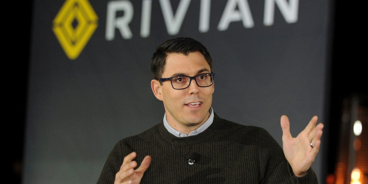 Le PDG de Rivian dit que «mon esprit» que l'industrie automobile américaine reprifiait le capital vers les véhicules à gaz