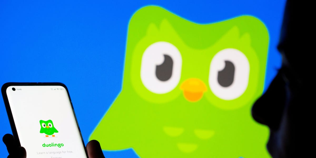 Le stock de Duolingo augmente après avoir annoncé qu'il gagne beaucoup plus d'argent de l'IA pendant les gains
