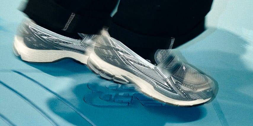 Les jeunes font des folies sur des mocassins de baskets. Voir 3 styles de «snoafers» occasionnels qui revendent à un prix supérieur.