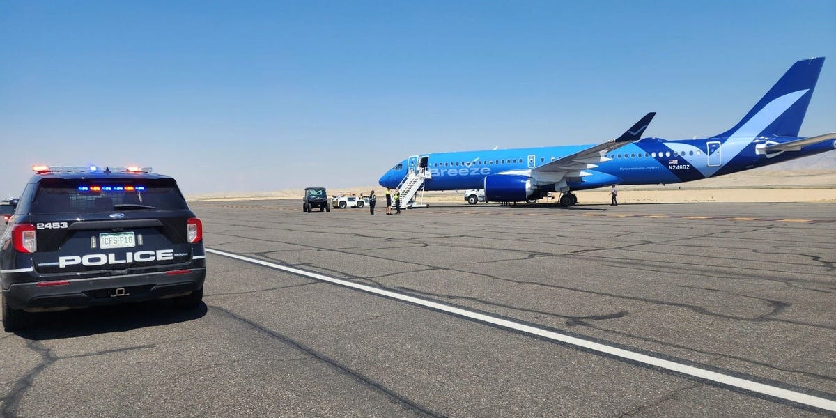 Les passagers de Breeze Airways ont été retardés 7 heures après avoir détourné en raison d'un passager à roulettes «indiscipliné»