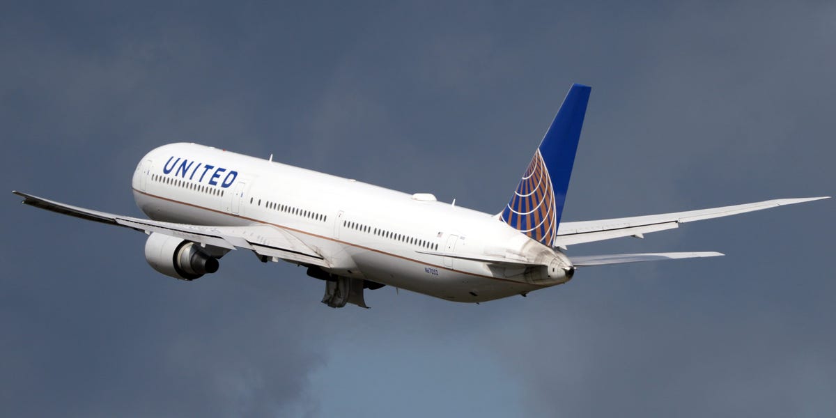 Les passagers unis de New York à Londres ont enduré un vol vers nulle part et un délai de 11 heures - puis est arrivé au Royaume-Uni après leur avion d'origine