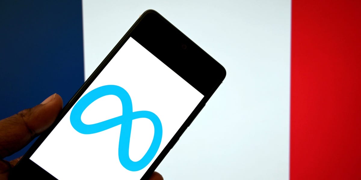 Les tensions internes augmentent alors que les méta-races pour battre l'horloge