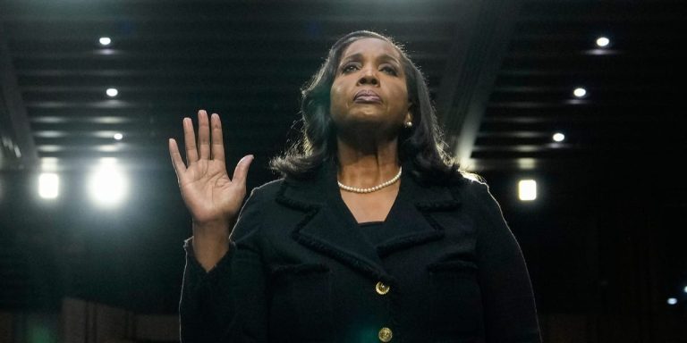 Lisa Cook pour poursuivre sur la tentative de tir de Trump, dit avocat