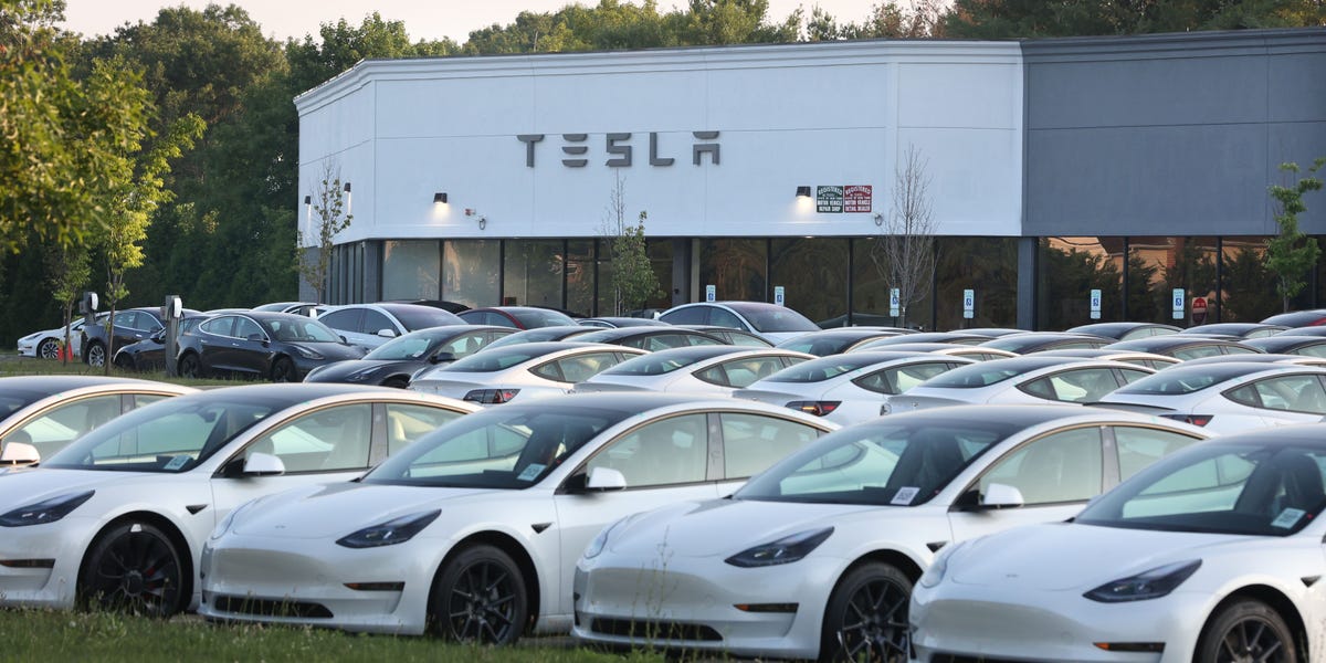 Rivian, Tesla et Lucid disent qu'ils font face à de grandes pertes alors que l'administration Trump révise les réglementations EV