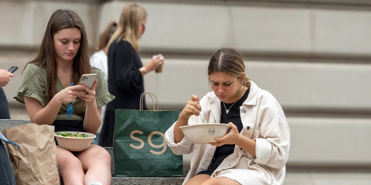 Sweetgreen parie sur des portions plus grandes et un meilleur goût pour ramener les clients dans la porte