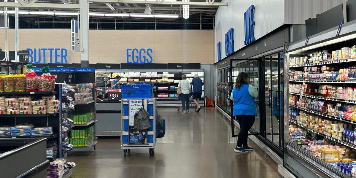 Walmart dit que d'autres hausses de prix axées sur les tarifs arrivent cette année