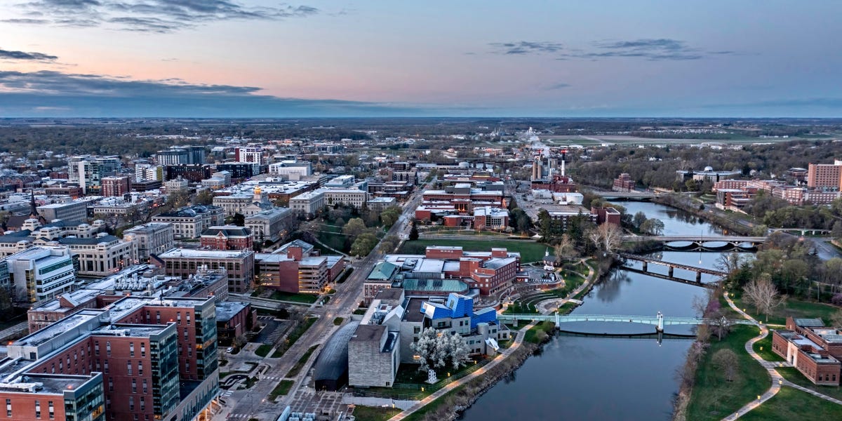 J'ai déménagé dans une petite ville pour économiser de l'argent; Ça a fonctionné, mais j'ai du mal