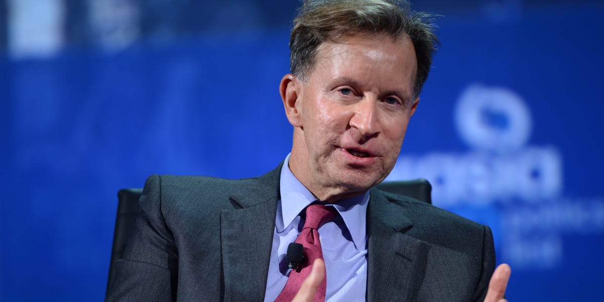 John Studzinski de Pimco dit que les dons peuvent aider les jeunes à aller de l'avant