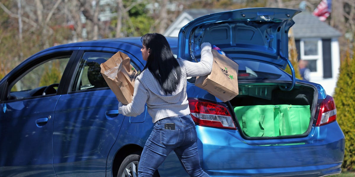 La dernière expansion de l'épicerie d'Amazon a poussé les supermarchés vers Instacart, a déclaré son nouveau PDG