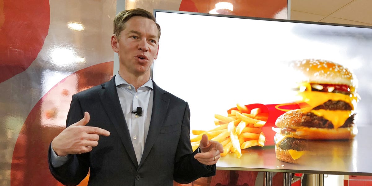 Le PDG de McDonald affirme que les restaurants qui comptent sur des conseils «font payer le client» pour leurs employés