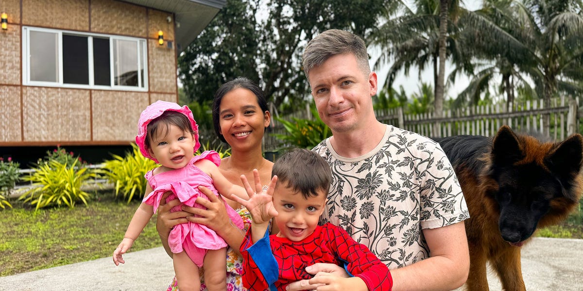 Le couple du millénaire a construit une petite maison aux Philippines pour élever des enfants