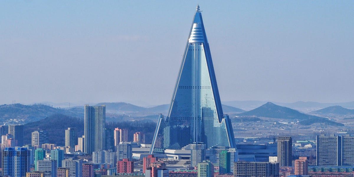 Les plus grands gratte-ciel abandonnés du monde entier: Photos