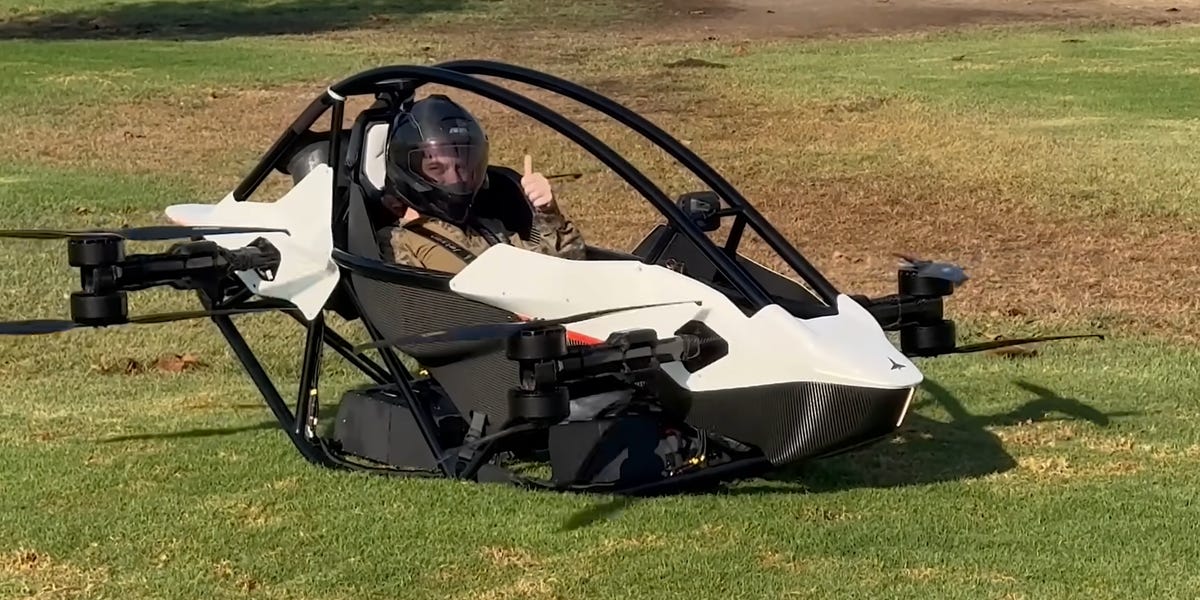 Palmer Luckey vient de recevoir la première livraison d'un avion électrique de 128 000 $ - regardez son essai routier du Jetson One