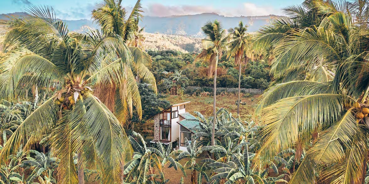 Un Gen Zer a construit une petite maison Airbnb aux Philippines en tant qu'étudiant