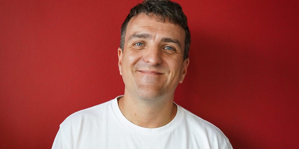 Un éducateur financier partage 3 conseils pour les investisseurs