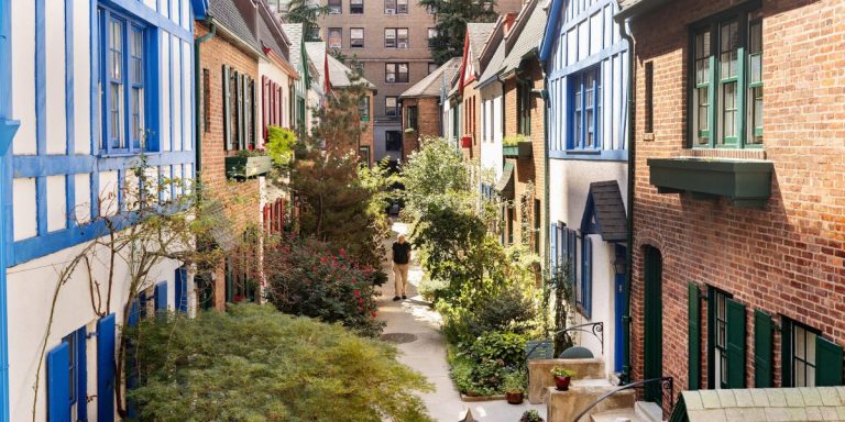 À l&rsquo;intérieur de Pomander Walk, une rue cachée de New York près de Central Park: Photos