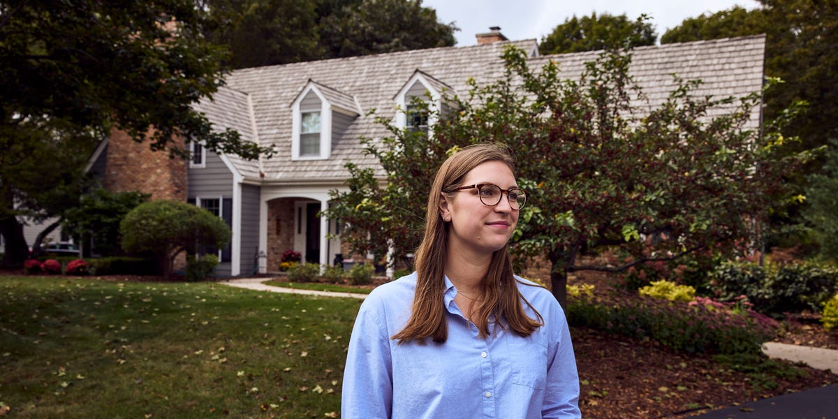 Je suis retourné vivre avec mes parents après l'université pour pouvoir économiser et investir