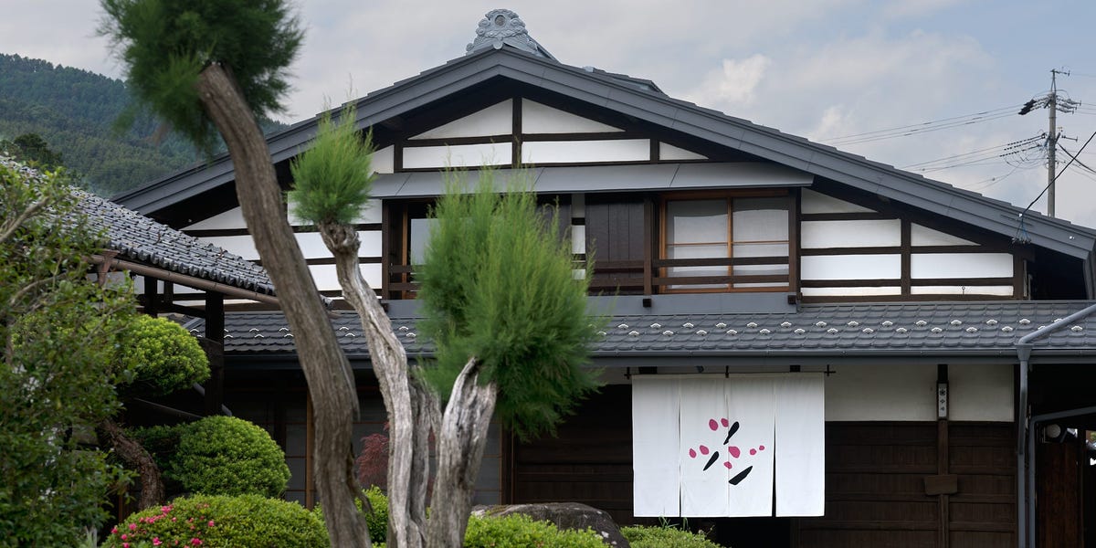 La famille a restauré la maison japonaise ancestrale et l'a transformée en Airbnb