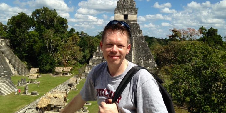 Un enseignant américain prend une retraite anticipée au Guatemala et affirme que des soins de santé moins chers en valent la peine