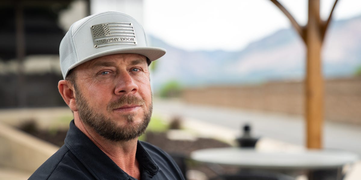 Un pompier dit que devenir millionnaire l'a laissé seul