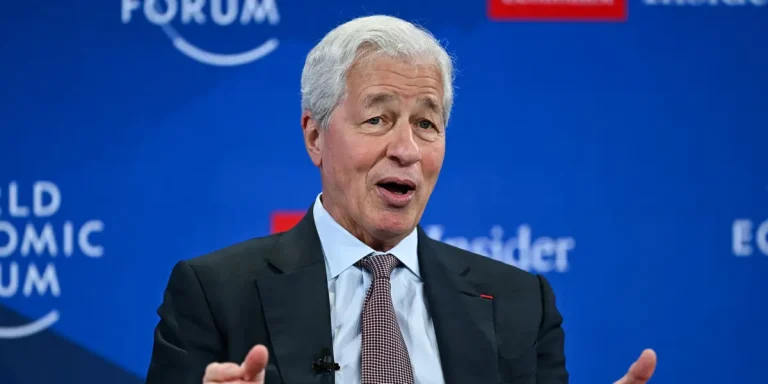 JPMorgan réorganise son principal centre de profit dans le cadre de sa stratégie d&rsquo;IA
