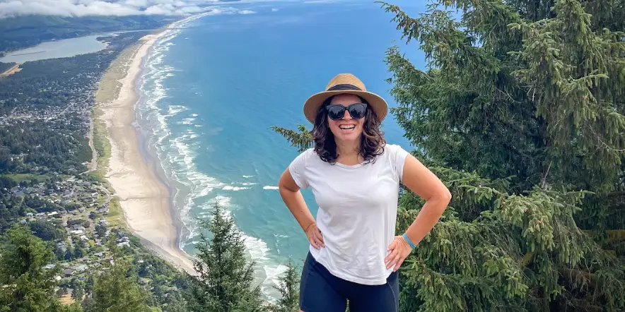 A vécu à l'étranger pendant 13 ans avant de rentrer chez lui ; Bon appel